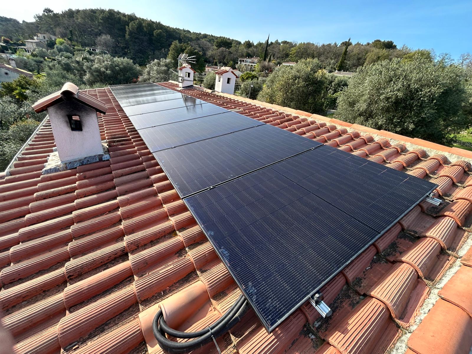 Installation de panneaux solaires au Rouret